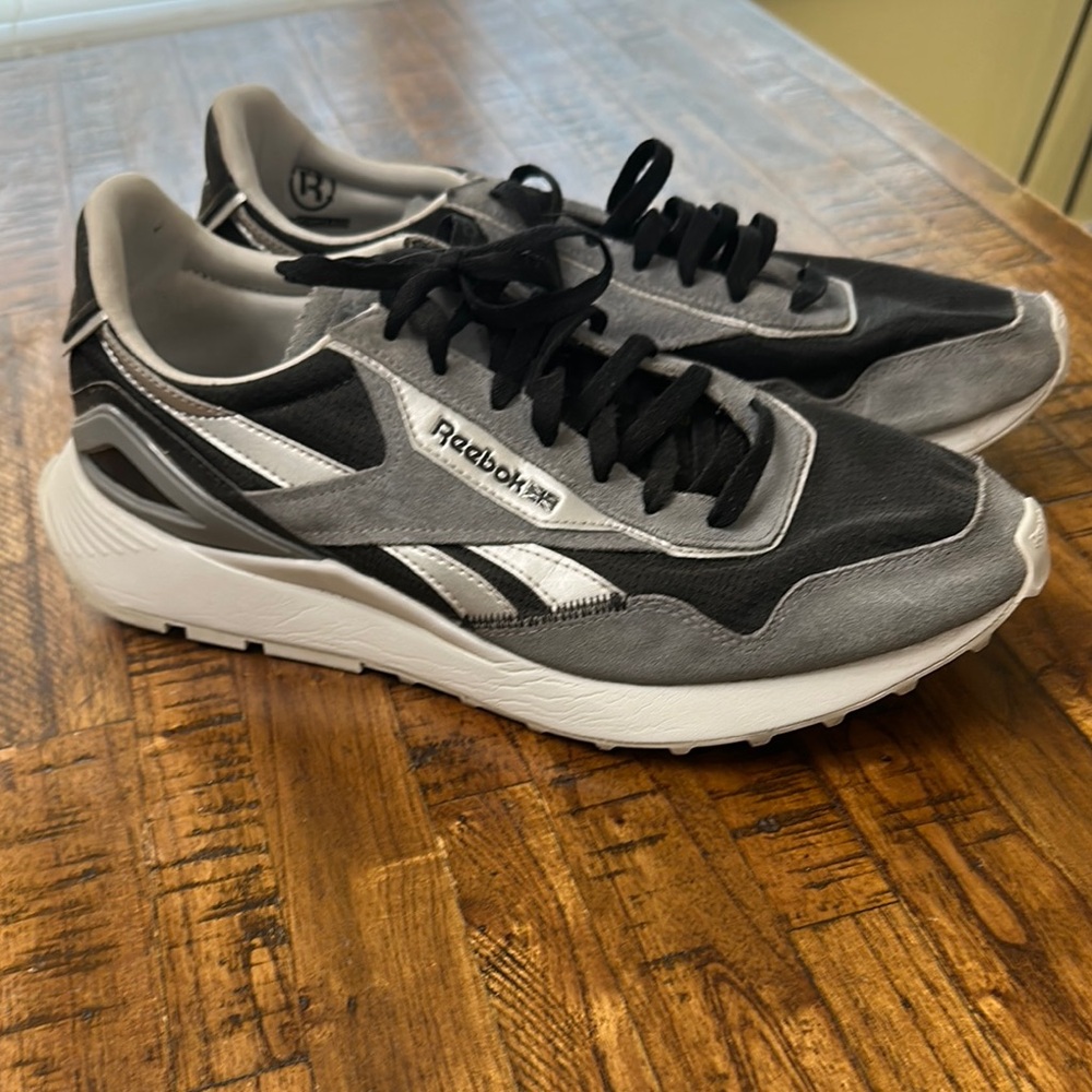 Reebok Men's Black and Gray Sneakers